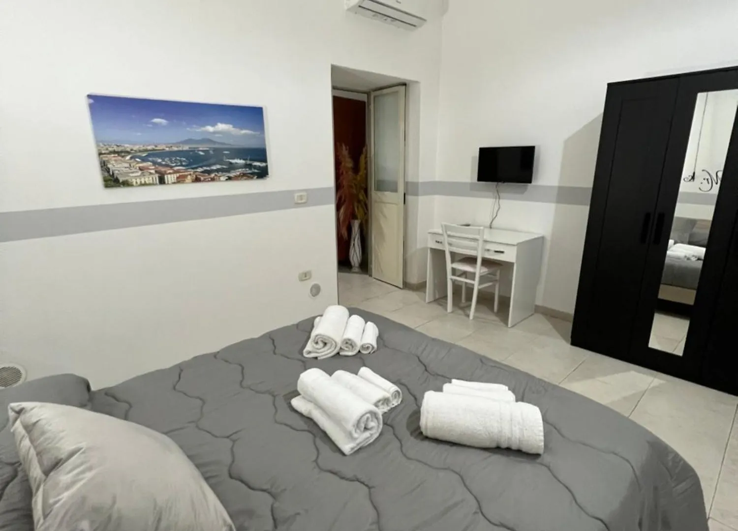 Alma House Villa Napoli 0*,  Italien